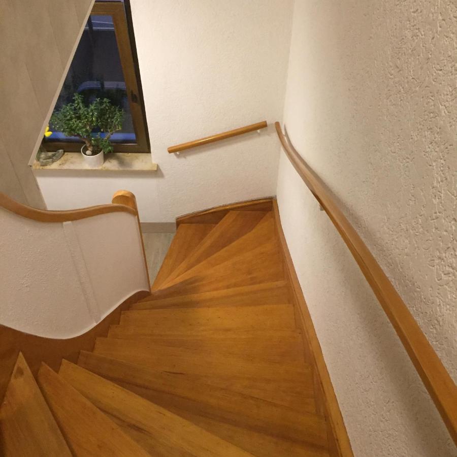 Unter Dem Dach Mit Parkplatz Appartamento
