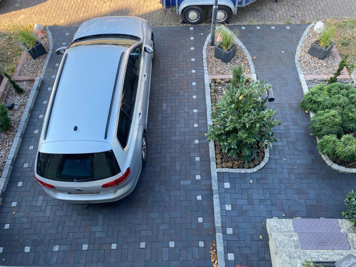 Unter Dem Dach Mit Parkplatz Appartamento Brema